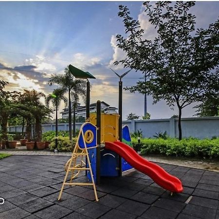 Lovely 2 Bedroom Condo With Free Secured Parking Manila Exteriér fotografie